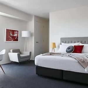 Deluxe Studio Suite Weekly Housekeeping